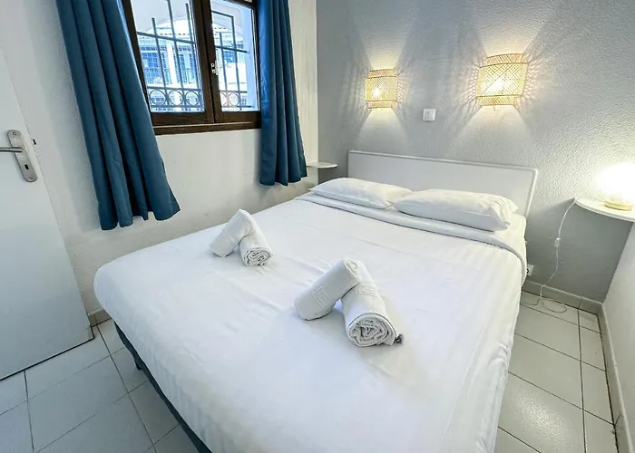 Verrerie - At La Bocca, Pool, Center Parking Hotell